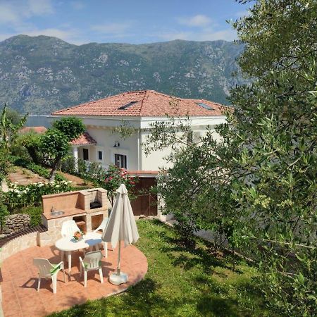Holiday House In The Kotor Bay エクステリア 写真